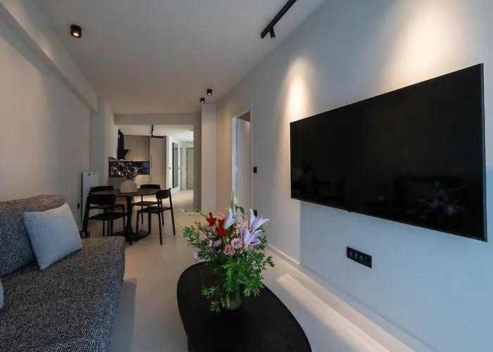 Riverside Loft *