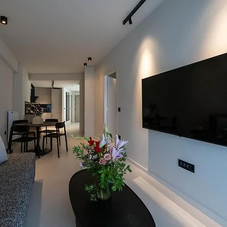Riverside Loft *