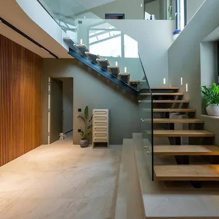 Riverside Loft *
